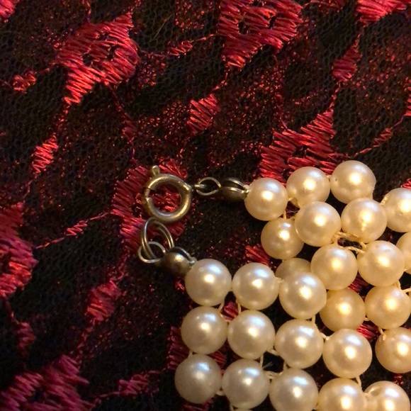 Vintage costume pearl chevron-shaped choker. - Picture 5 of 5